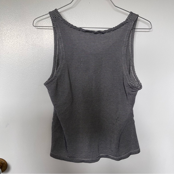 Lacoste Cropped Tank Top - Picture 3 of 3